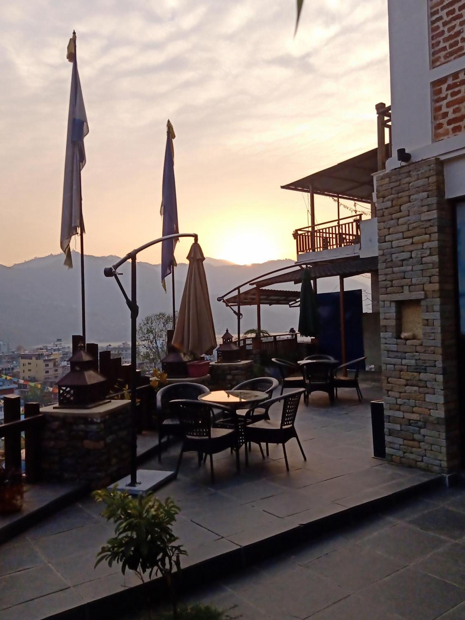 Hotel Kings Pokhara Exterior photo